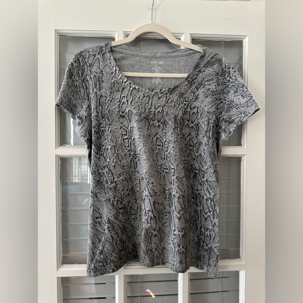 St.Johns Bay Women’s XL Gray Snakeskin Print Short Sleeve T-shirt | 0347